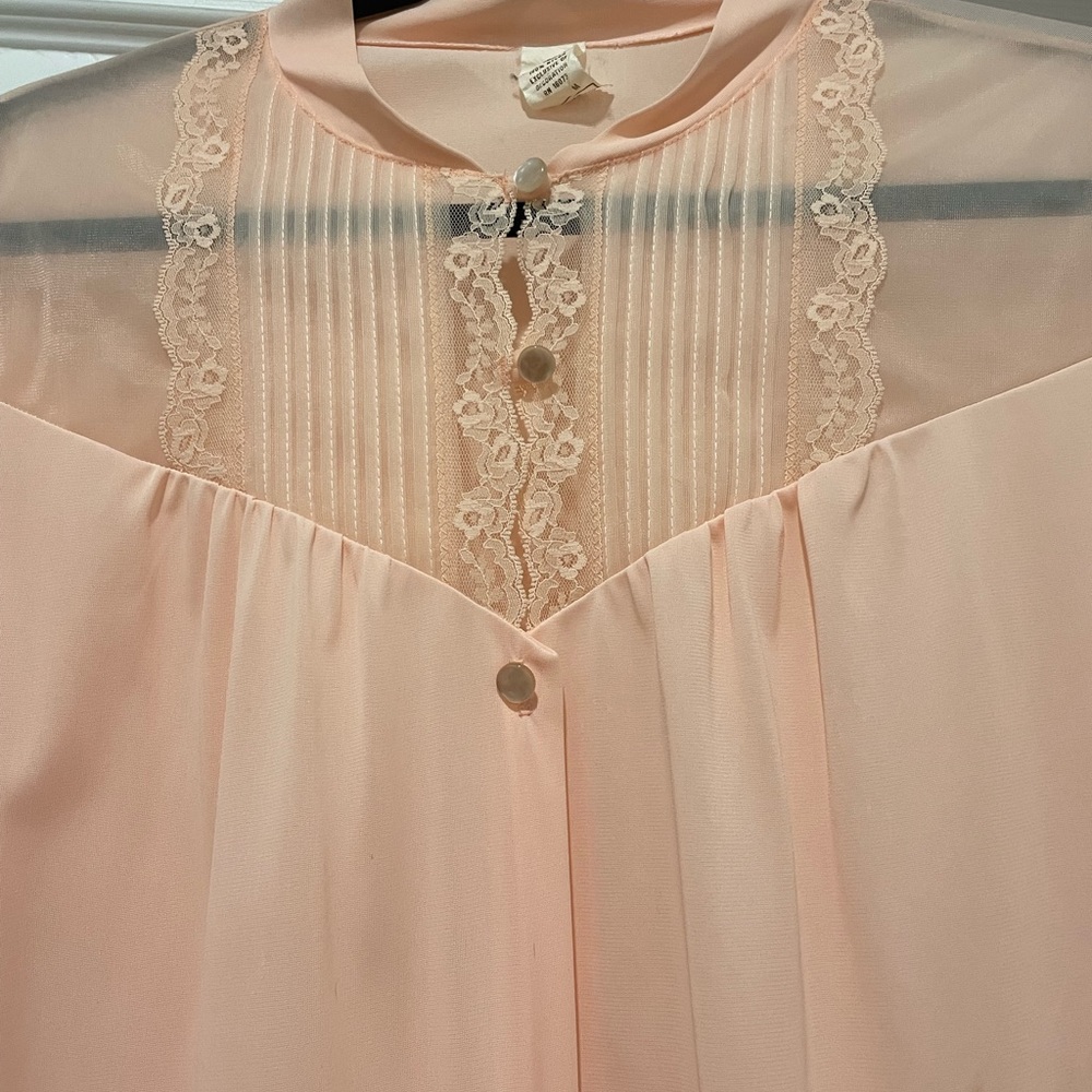 Vintage housecoat or lingerie.Apricot.